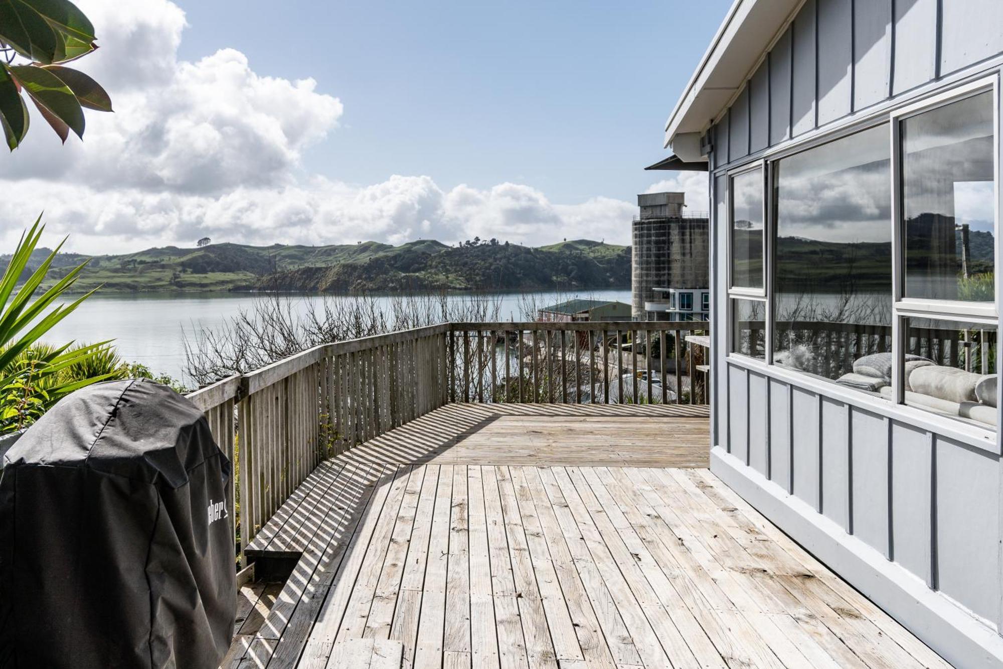 Tawatahi Cottage Raglan Exterior photo