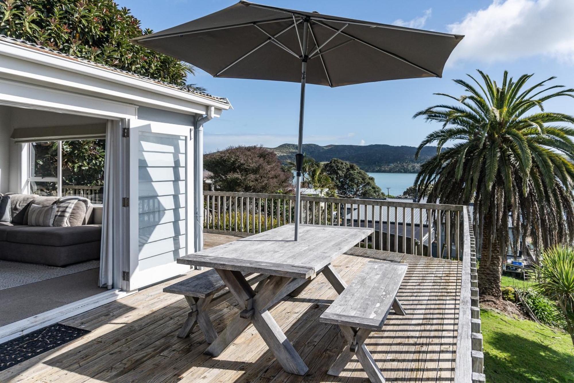 Tawatahi Cottage Raglan Exterior photo