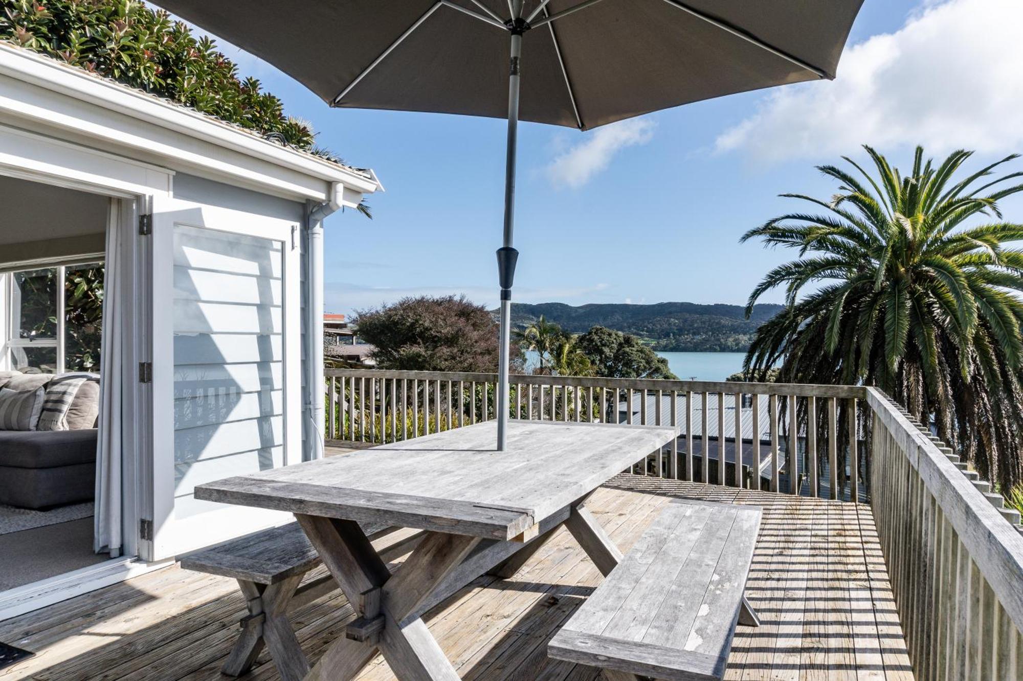 Tawatahi Cottage Raglan Exterior photo